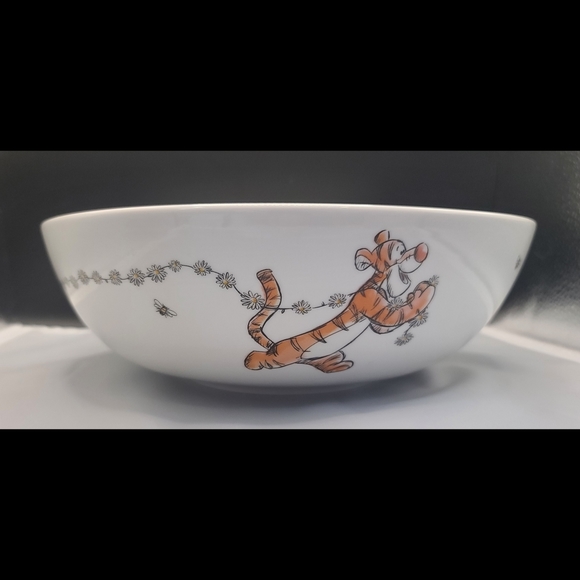 Disney Winnie the Pooh & Friends "Daisy Chain" 9” Serving Bowl. - Picture 5 of 7